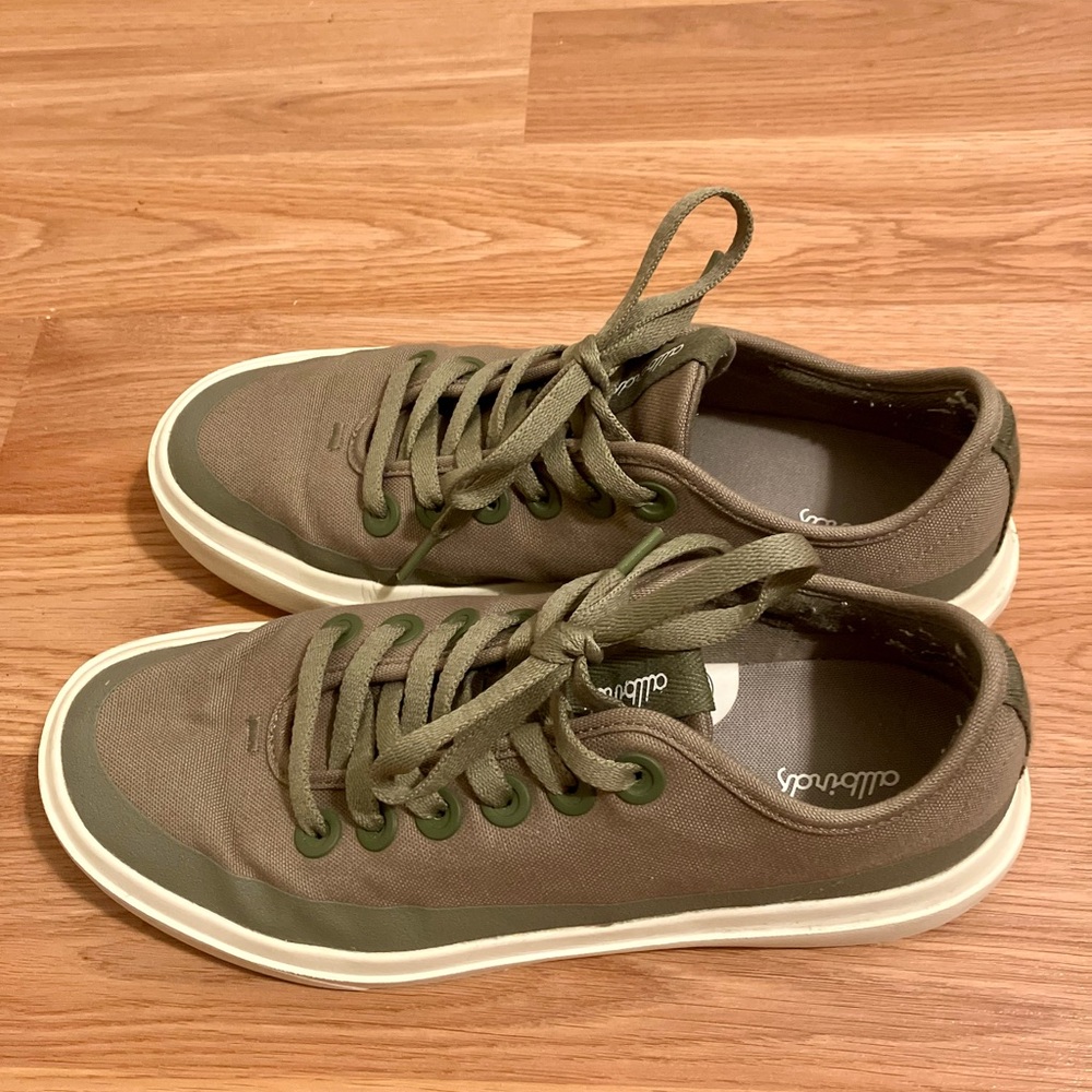 Allbirds canvas pipers in rugged green.
